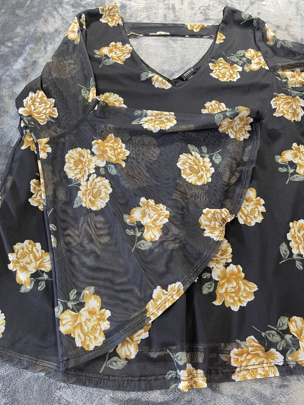Torrid Womens 2 2X Floral Sheer Mesh Bell Sleeve Top V Neck Boho Romantic Goth